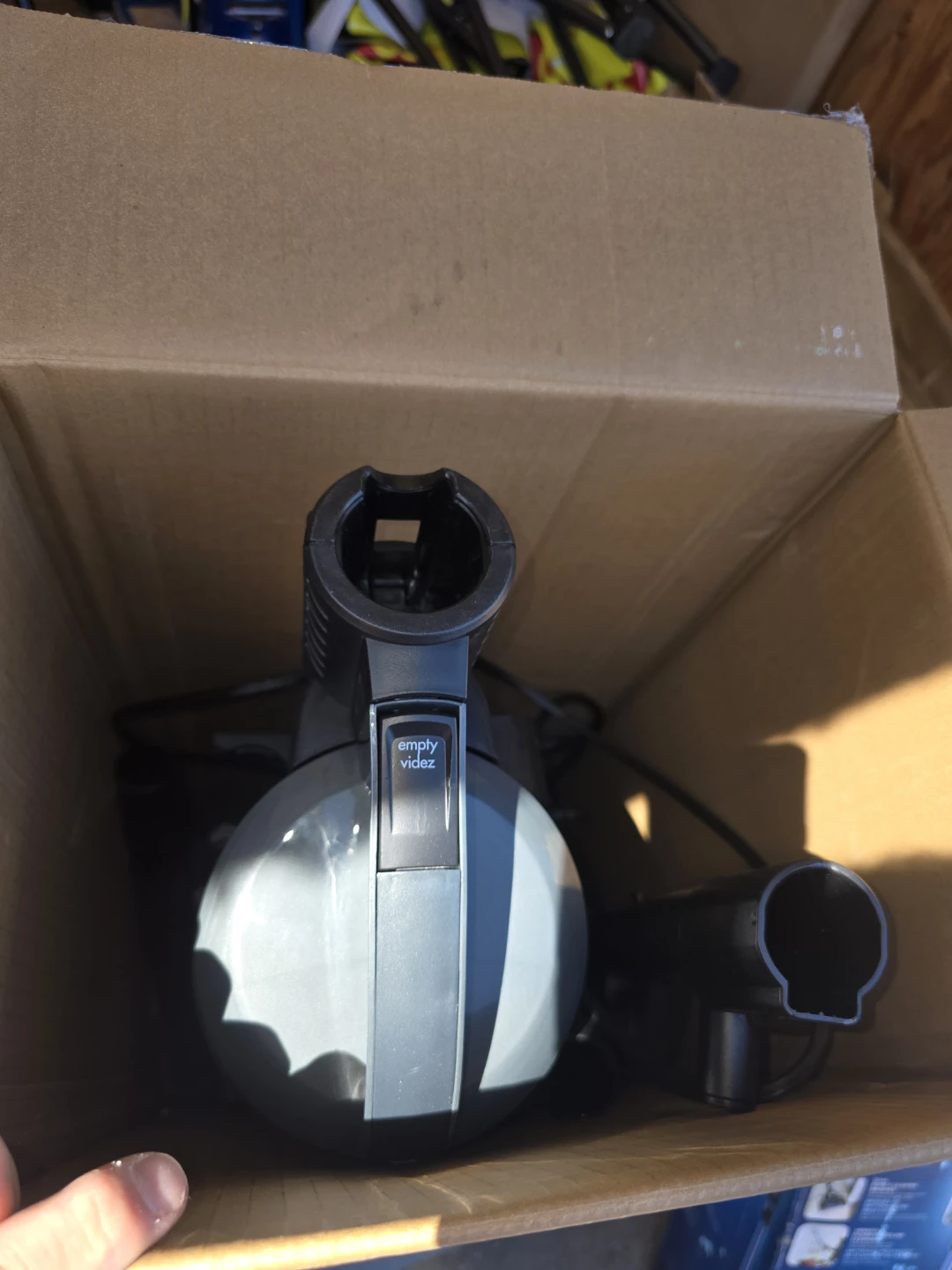 Bissell AeroSwift Compact Upright Bagless Vacuum - photo 3