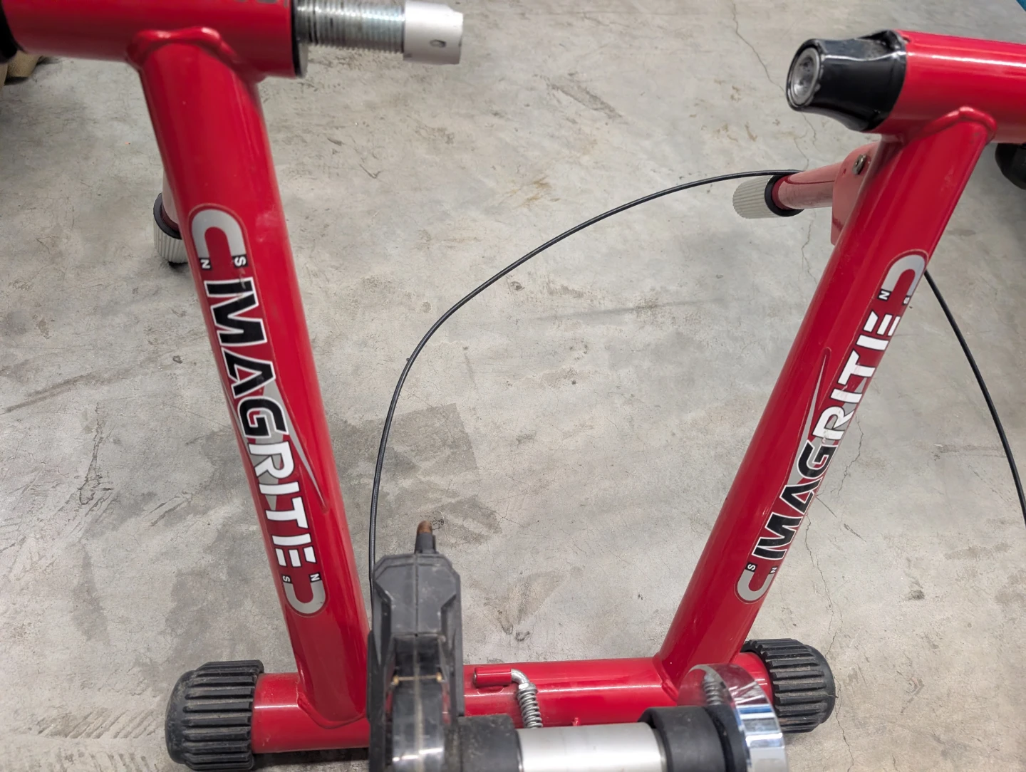 Beto Magritte Red Bicycle Bike Trainer - photo 4