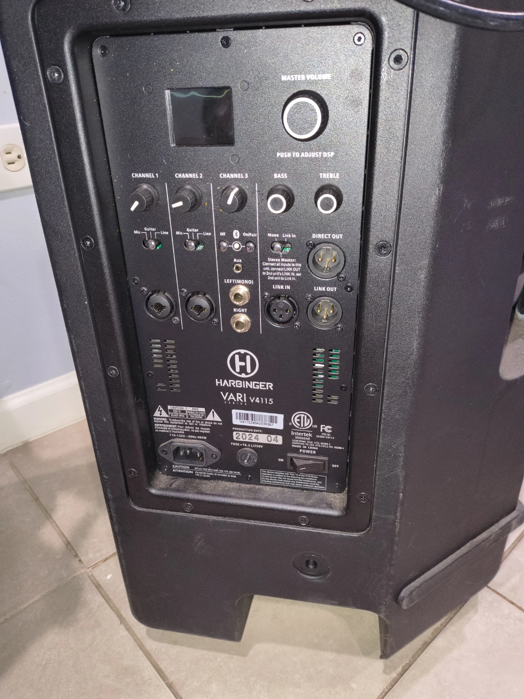 Harbinger Vari V4115 Powered Loudspeaker