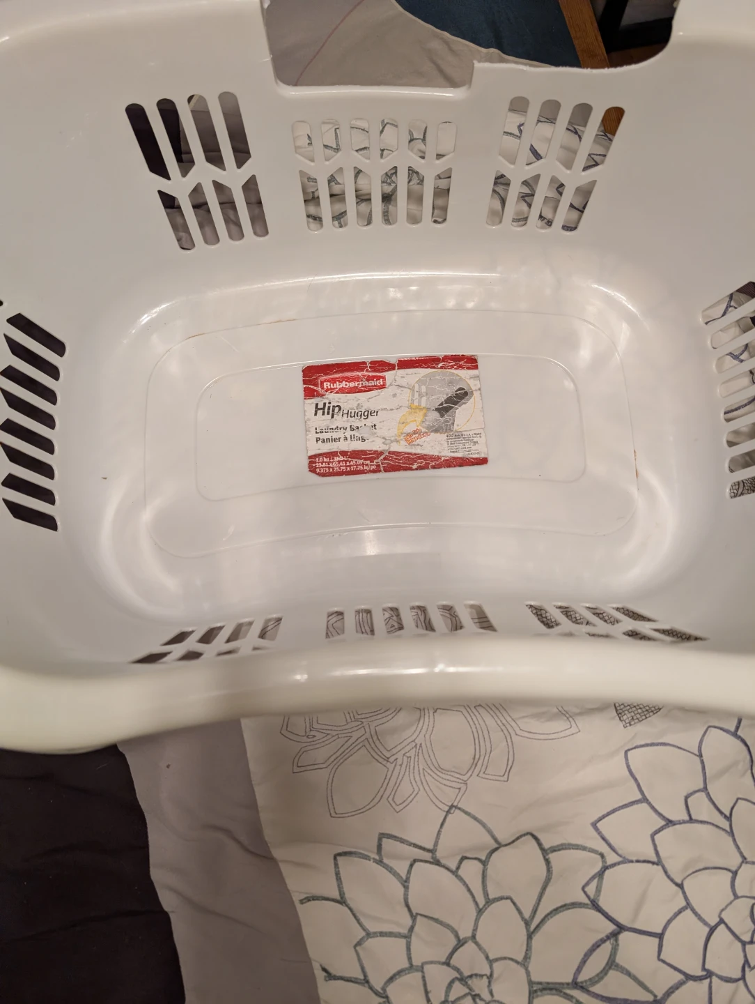 Rubbermaid Hip Hugger Laundry Basket - photo 2