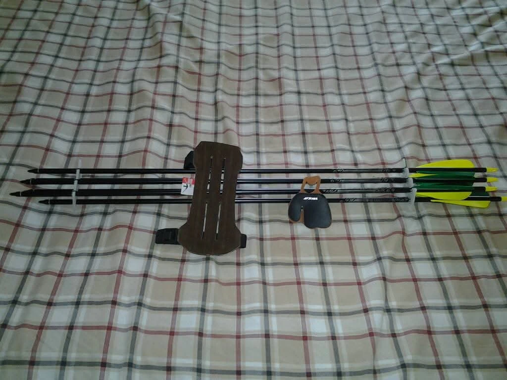 Archery Bow and Arrows Set with Armguard and Quiver - photo 2