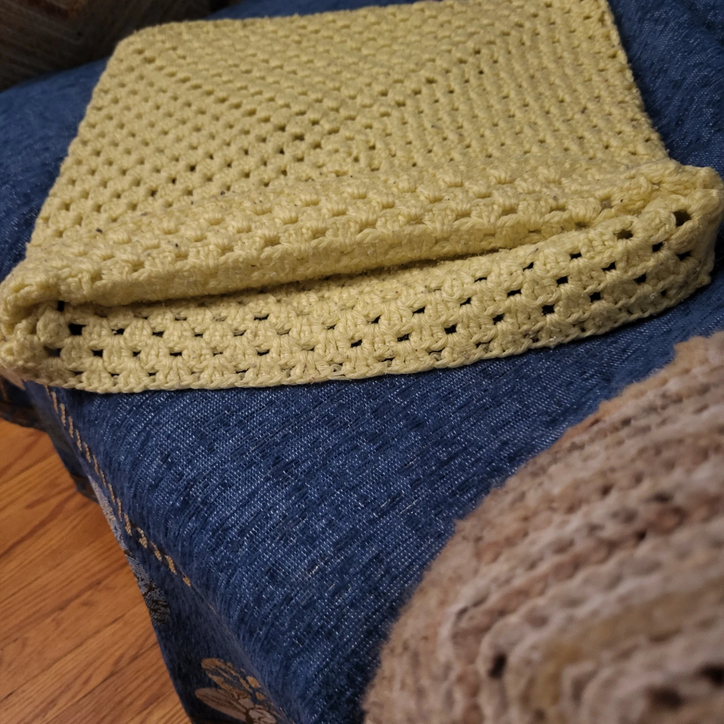 Yellow crocheted pillow cover - photo 2