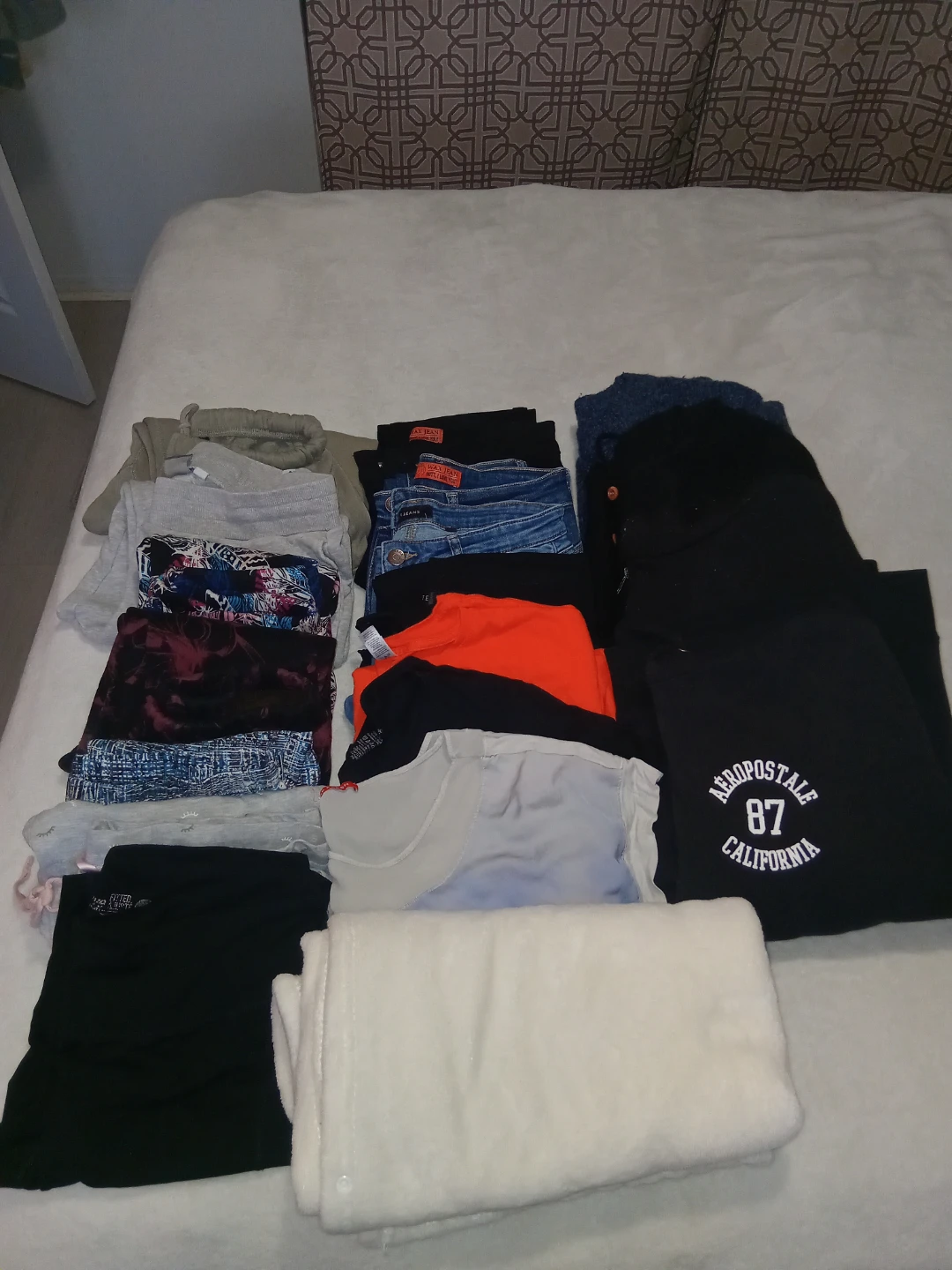 Women's Small lot of clothing size medium to large - photo 2