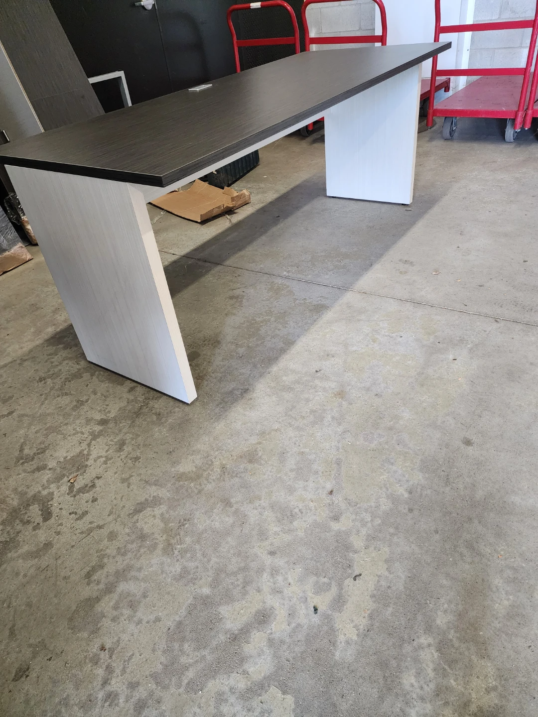 Two-tone wood grain office desk - photo 2
