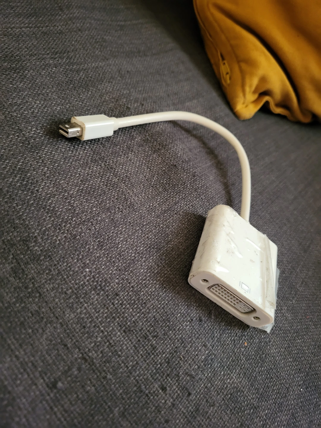 Apple Lightning to DVI Adapter - photo 2