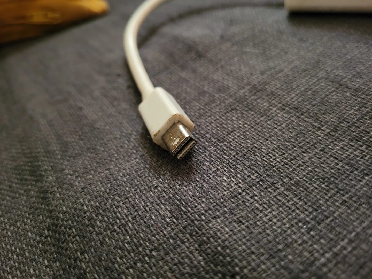 Apple Lightning to DVI Adapter - photo 4