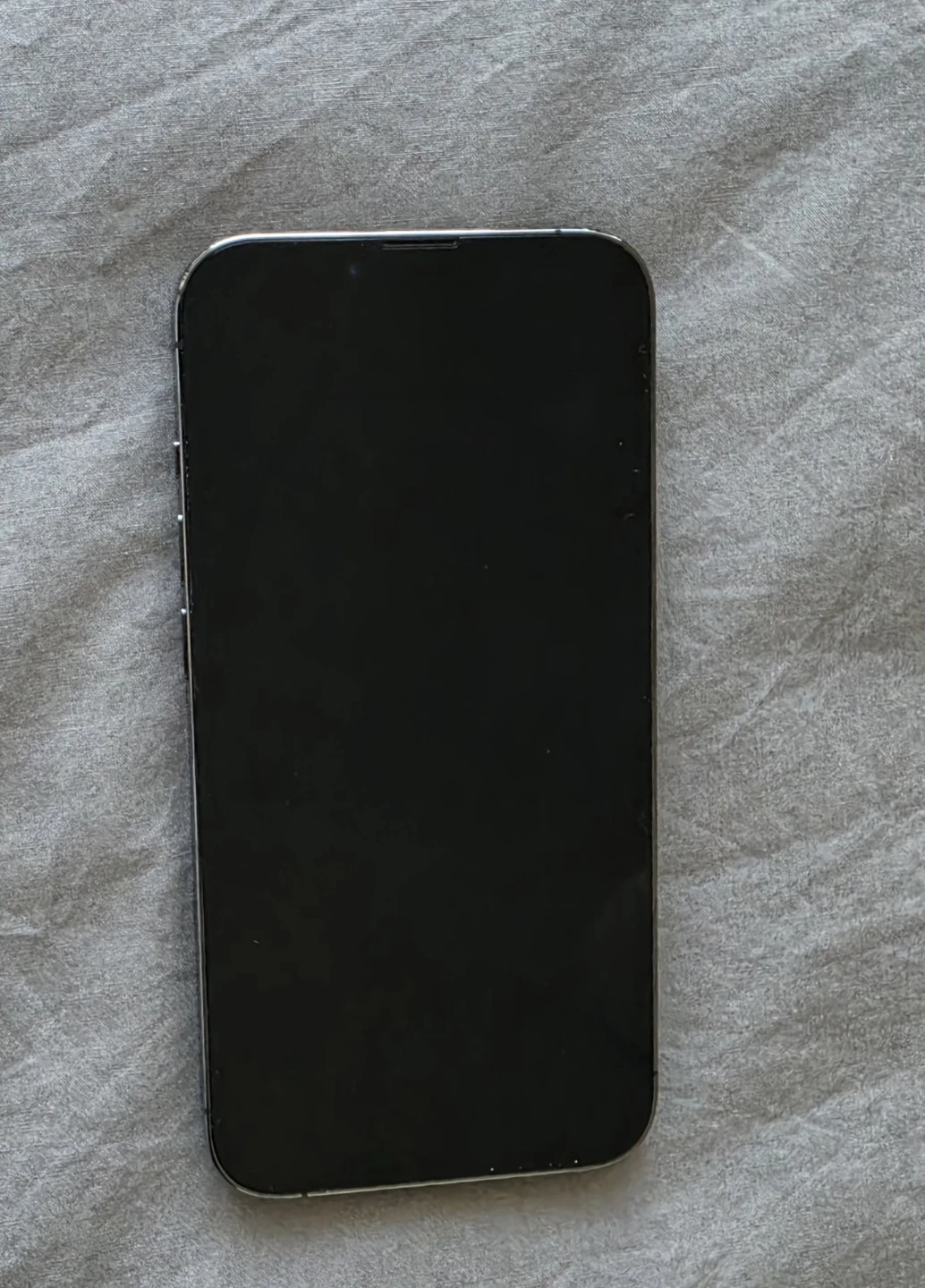 Iphone 13 PRO w/ 3 cases & cable - photo 5