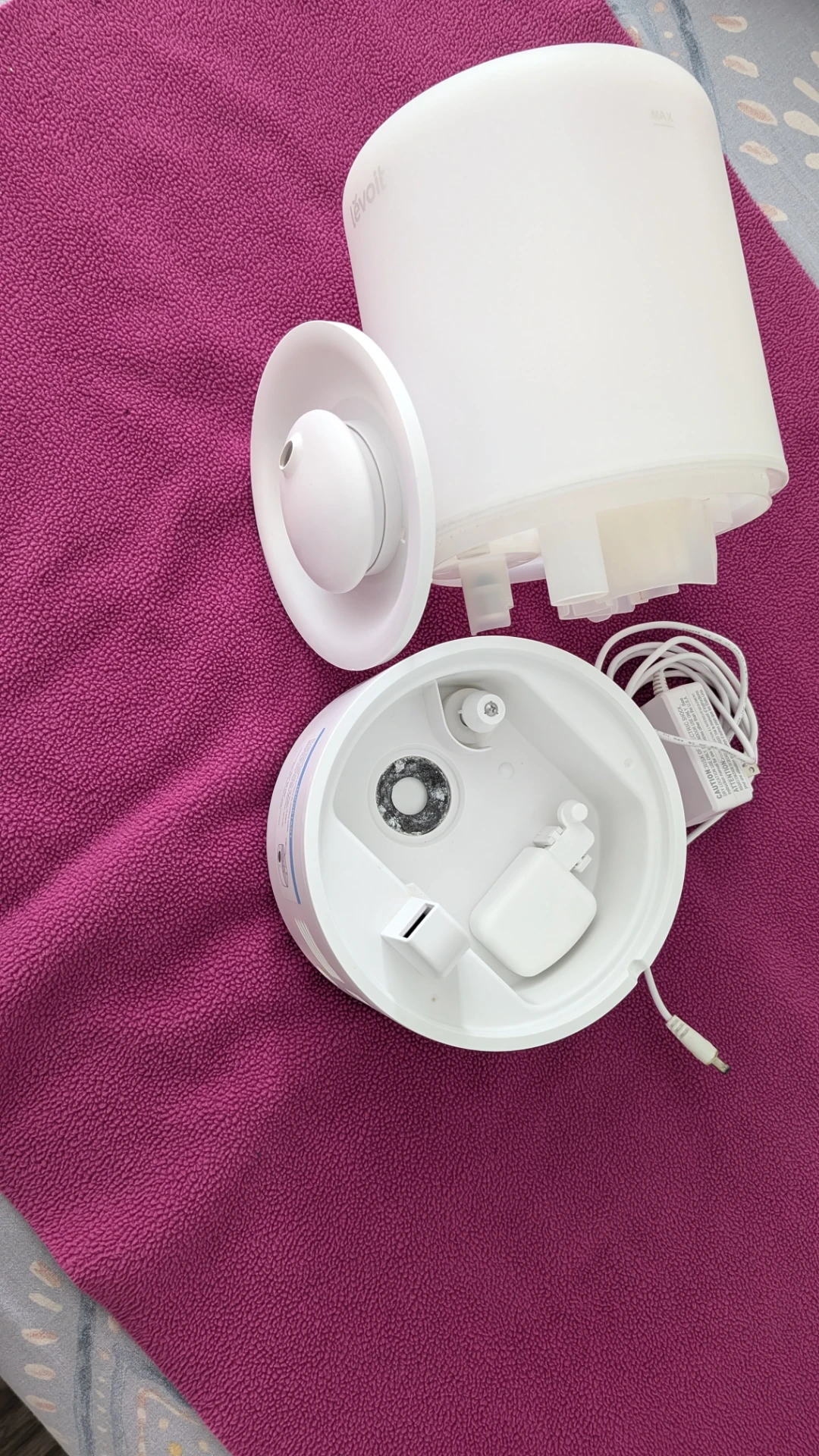 Levoit Humidifier with 5 new filter sponges/50$ OBO - photo 5