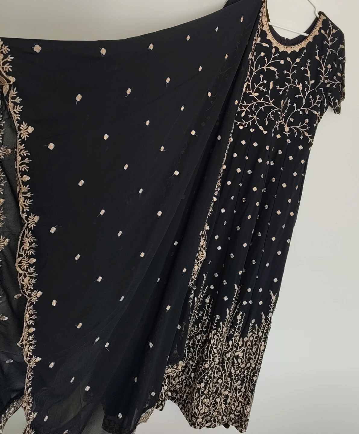 Black Embroidered Gown , never worn - photo 4