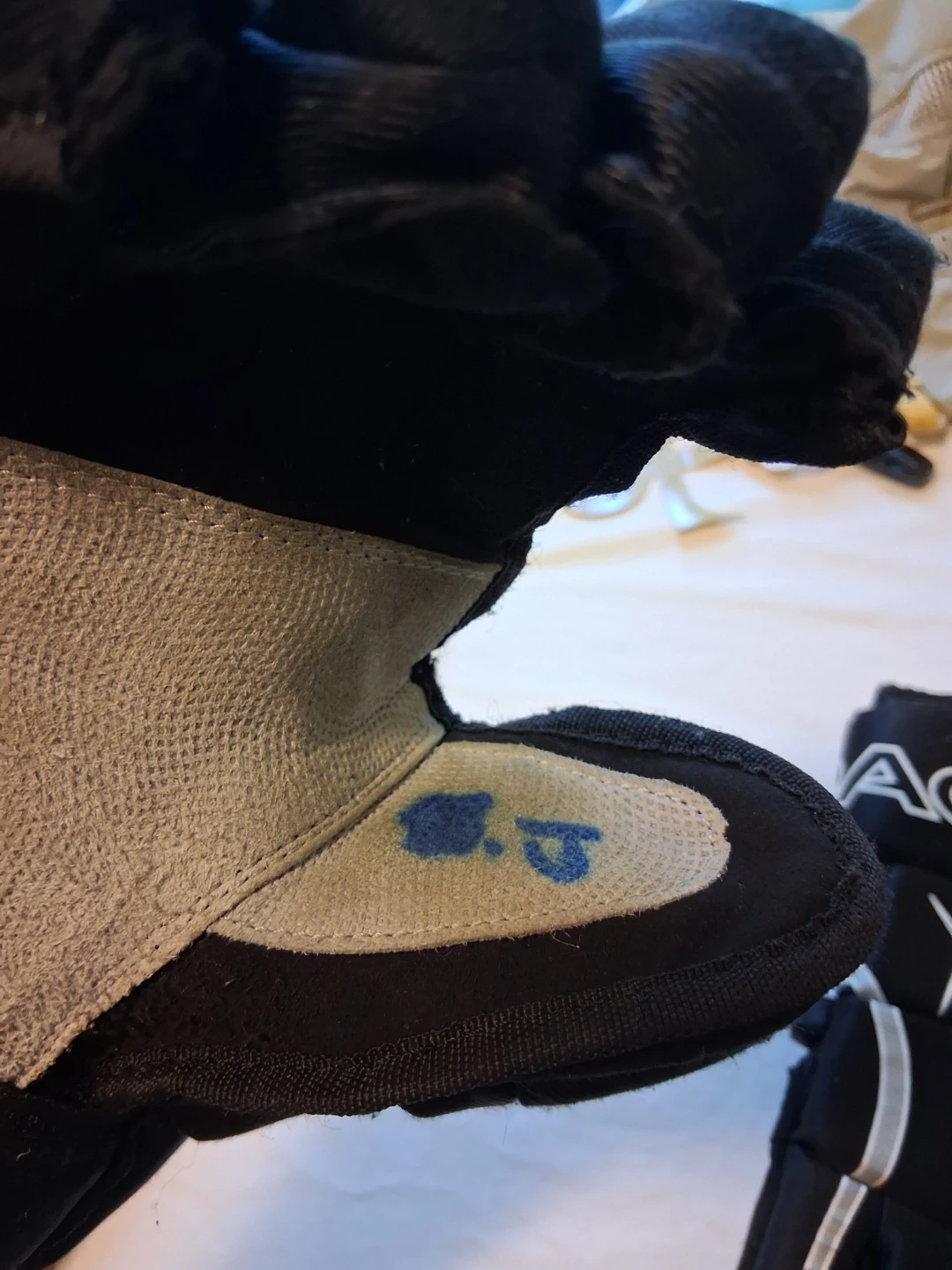Eagle Ball Hockey Gloves - photo 3