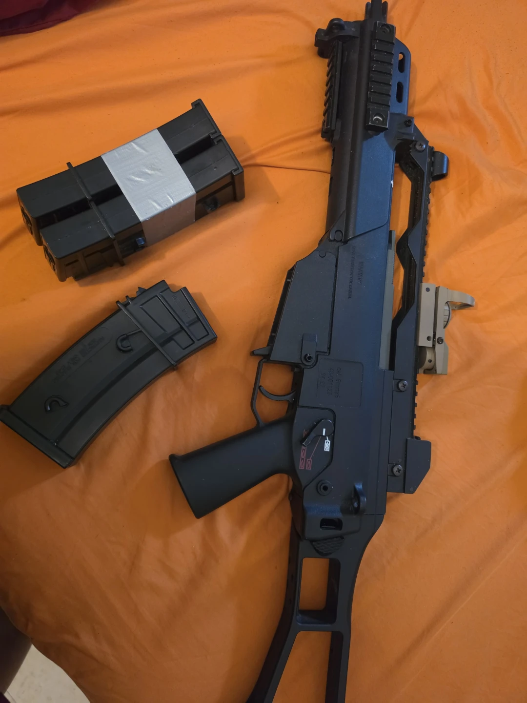 Tokyo Marui G36C Airsoft Gun with Magazines