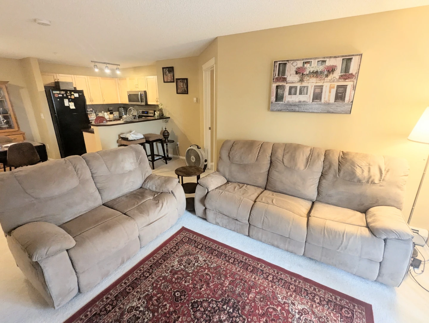 Excellent condition 2-Piece Reclining Sofa & Loveseat Set