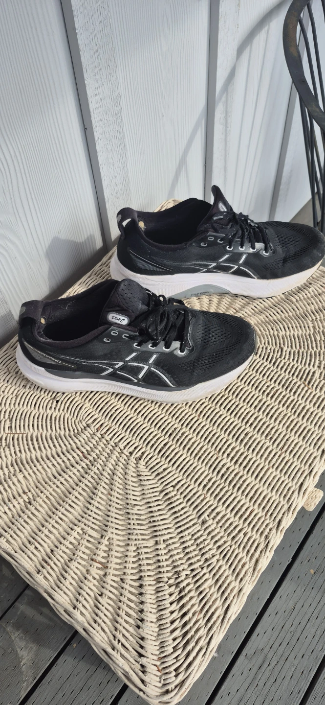 Asics Gel-Kayano 27 Running Shoes in Black