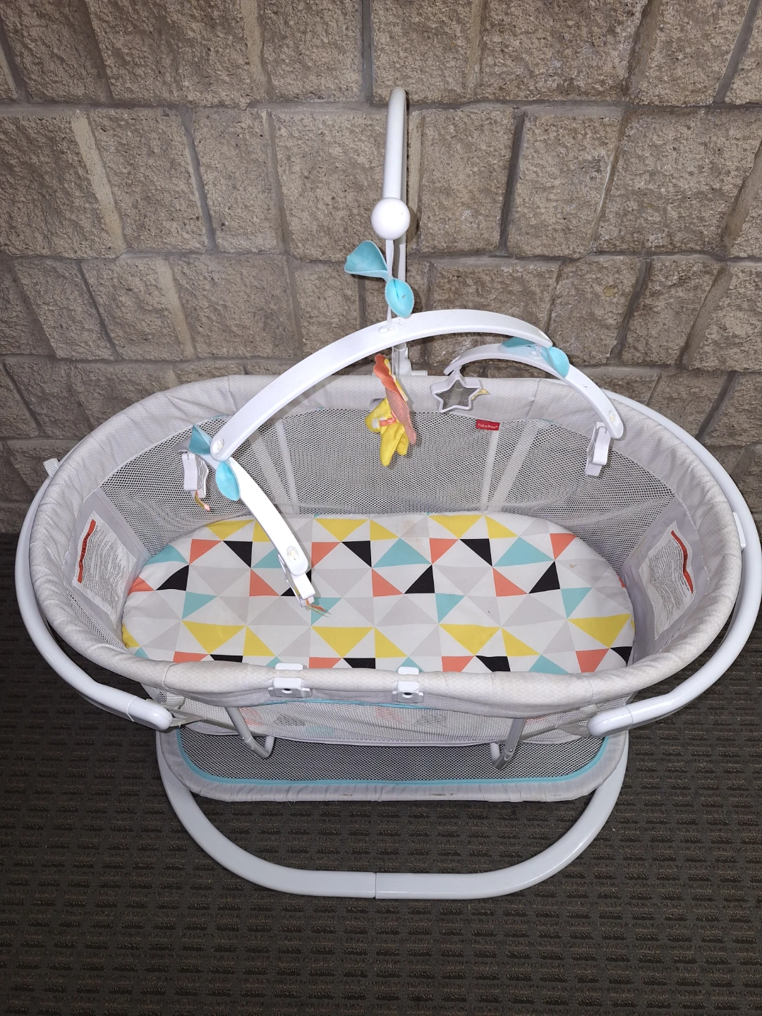 Fisher-Price Soothing Motions Bassinet - photo 3