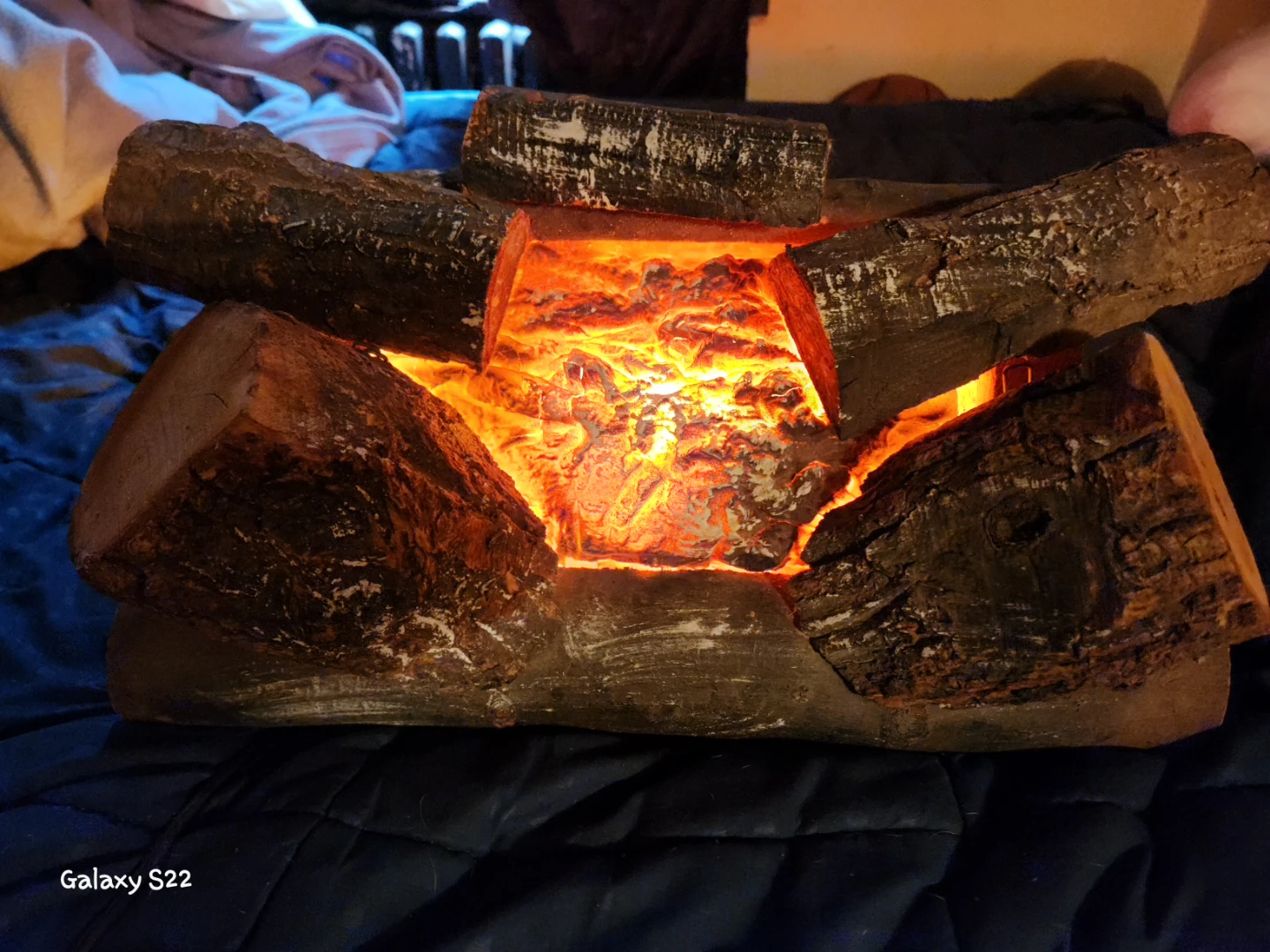 Electric decorative fireplace log set insert