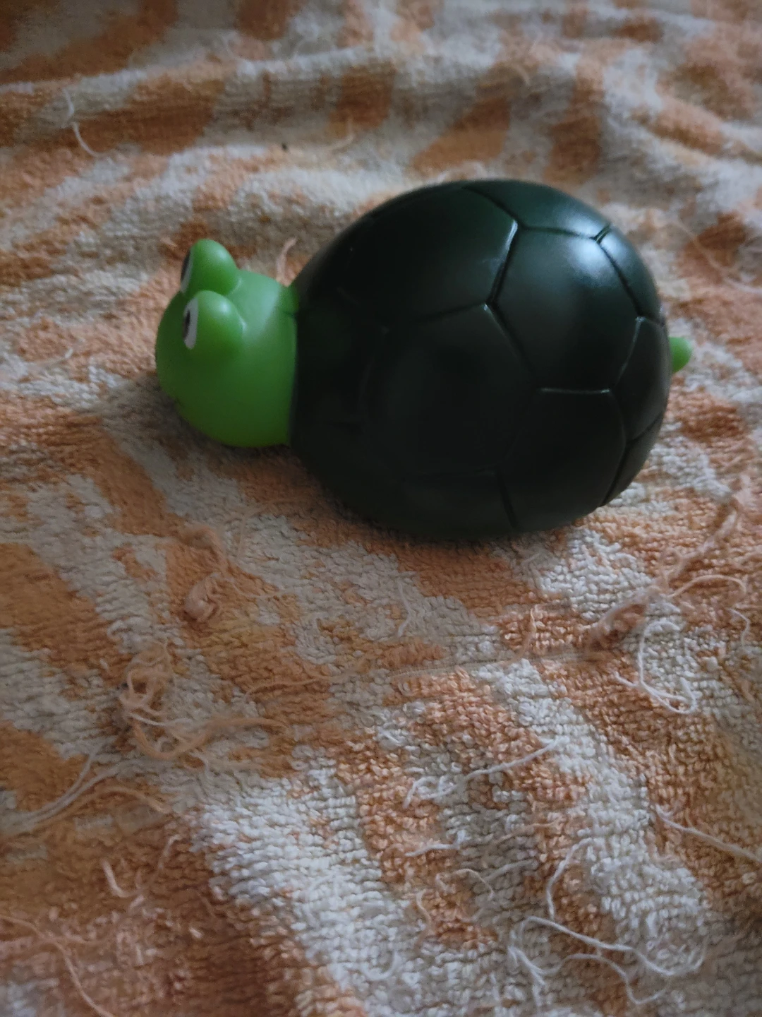 Baby toy sweeky turtle