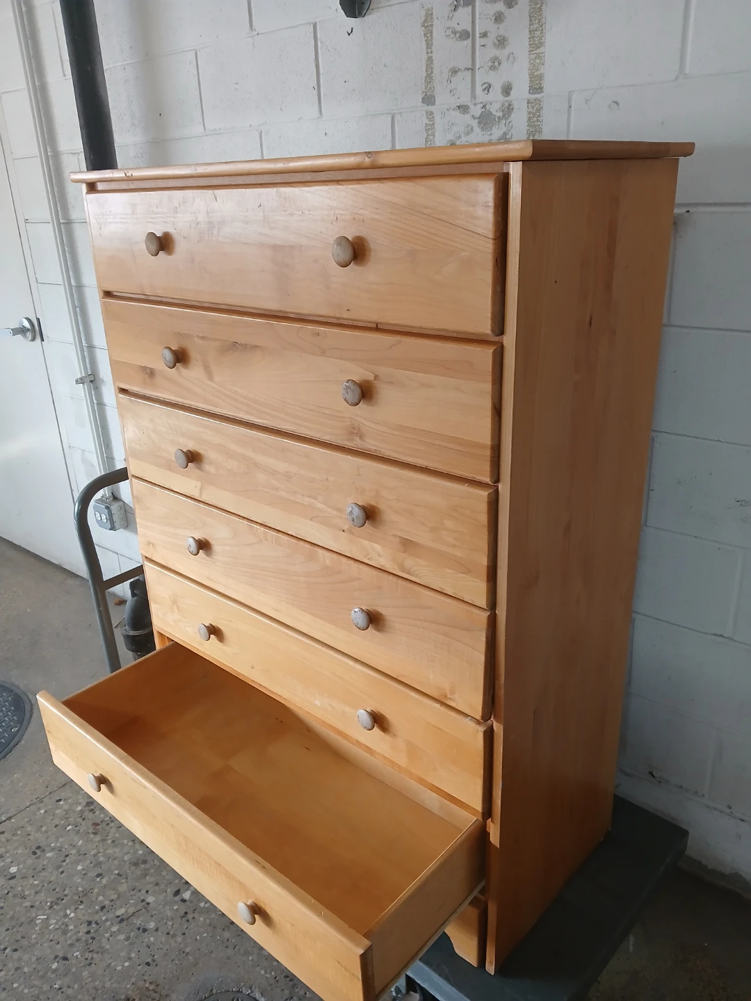 Dresser exelent condition - photo 3