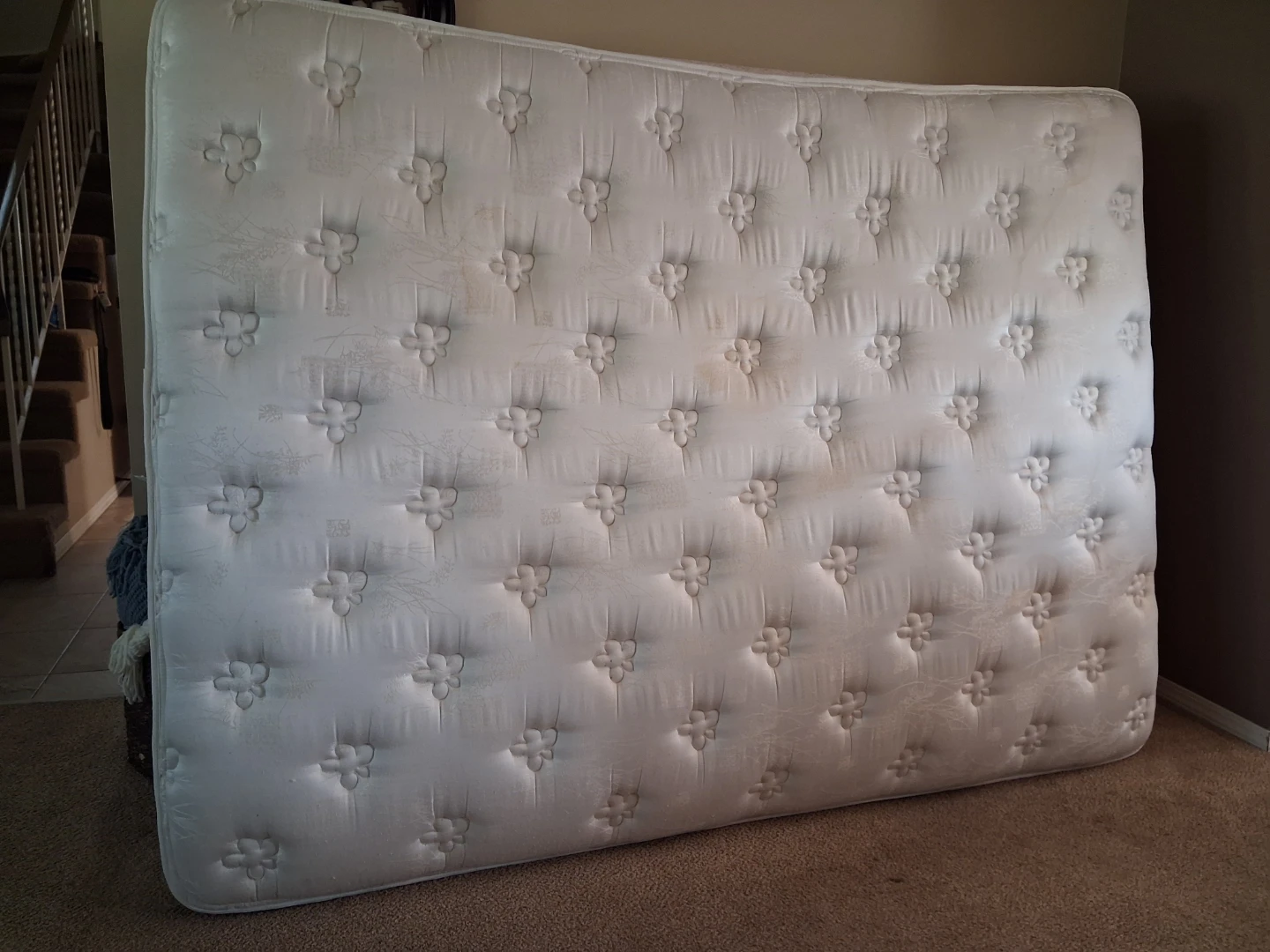Beautyrest tribute queen size mattress -excellent condition
