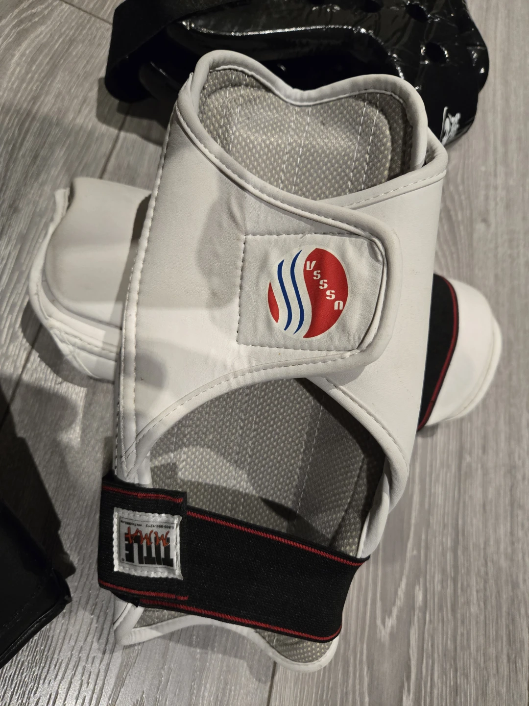 Katsudo-Do & TITLE Boxing Headgear and Gloves Set - photo 3