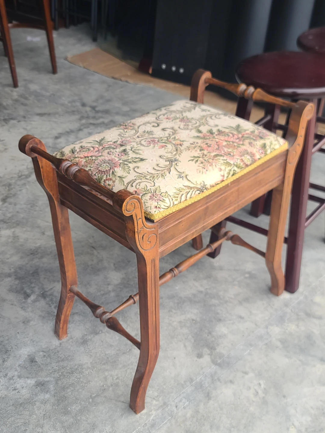 Vintage Vanity Stool & 2 Bar Stools - photo 3