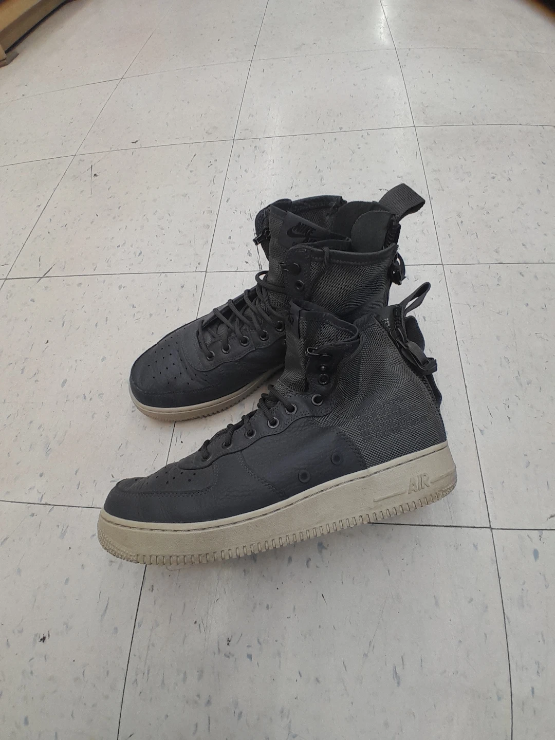 Nike SF Air Force 1 Mid High Top Sneakers Men's Size 9.5 - photo 4