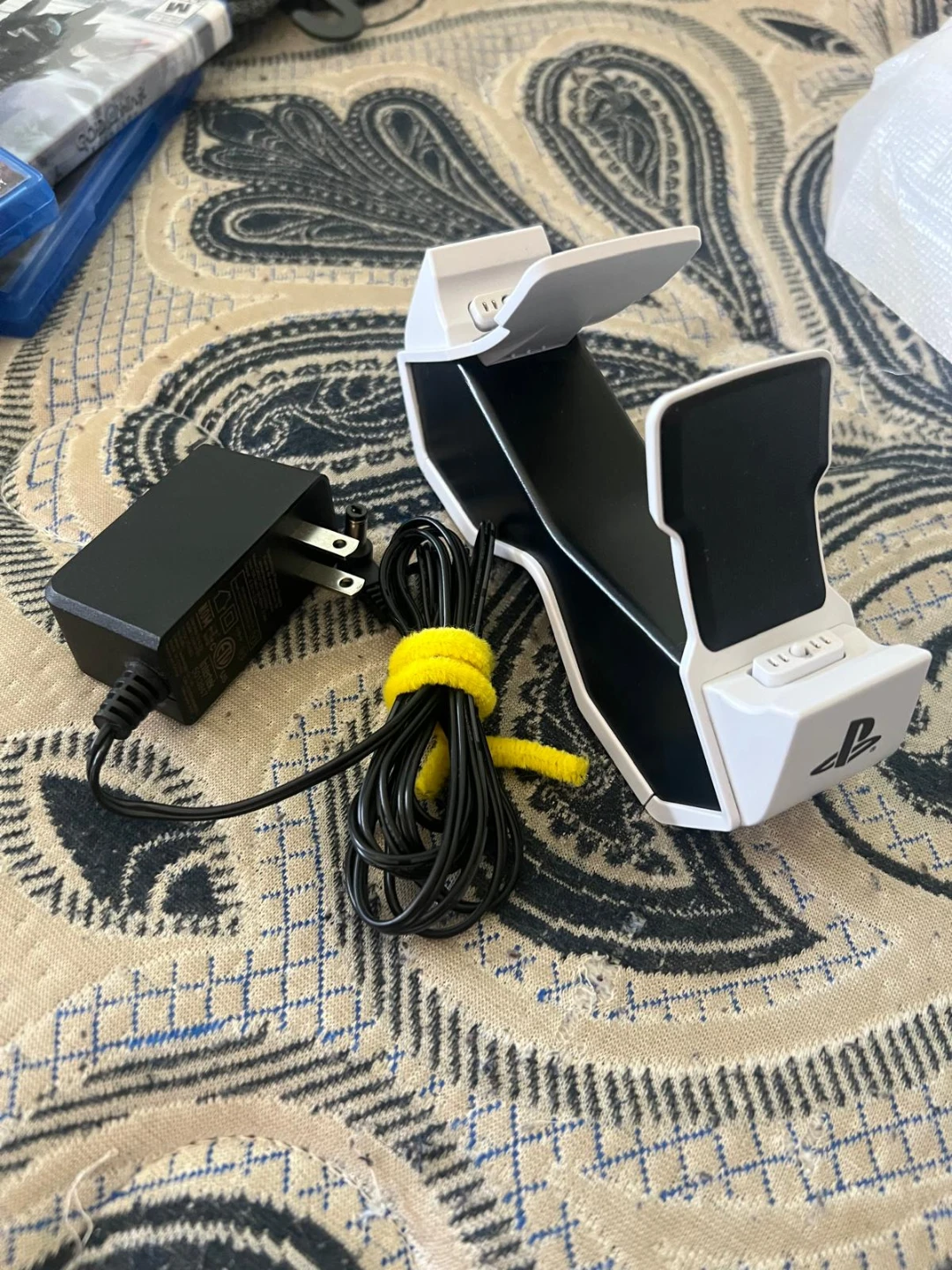 PS5 charger station