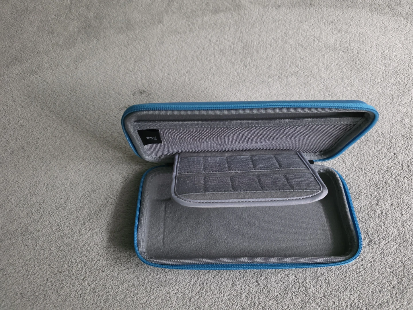 Nintendo Switch Carrying Case - photo 2