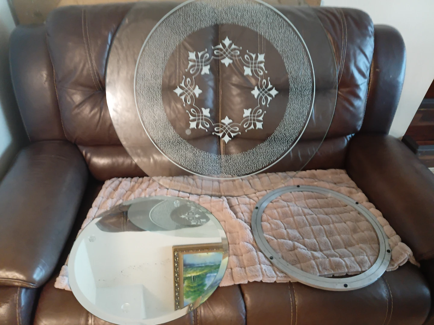 Round glass tabletop with decorative etching - photo 5
