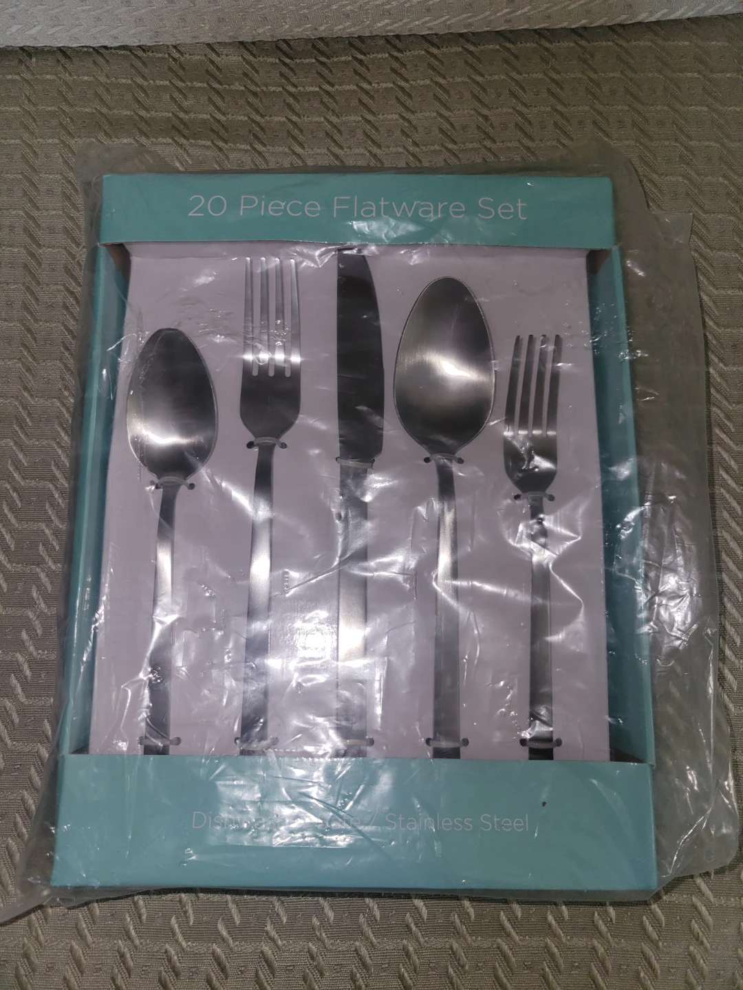 20 Piece Flatware Set