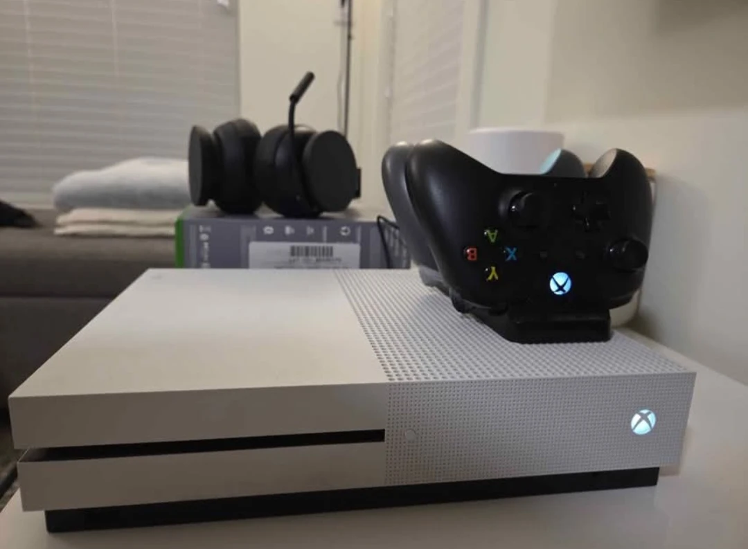 Xbox One S Console with 2 Controllers and Headphones