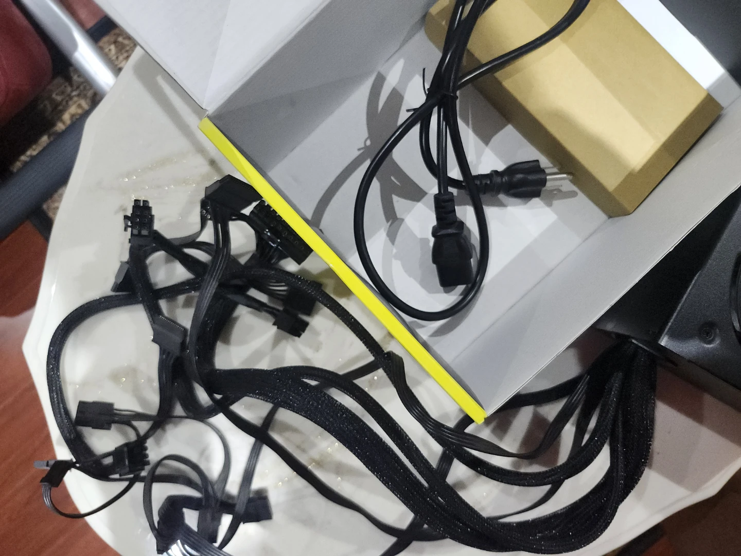Corsair Rm750E Power supply - photo 2