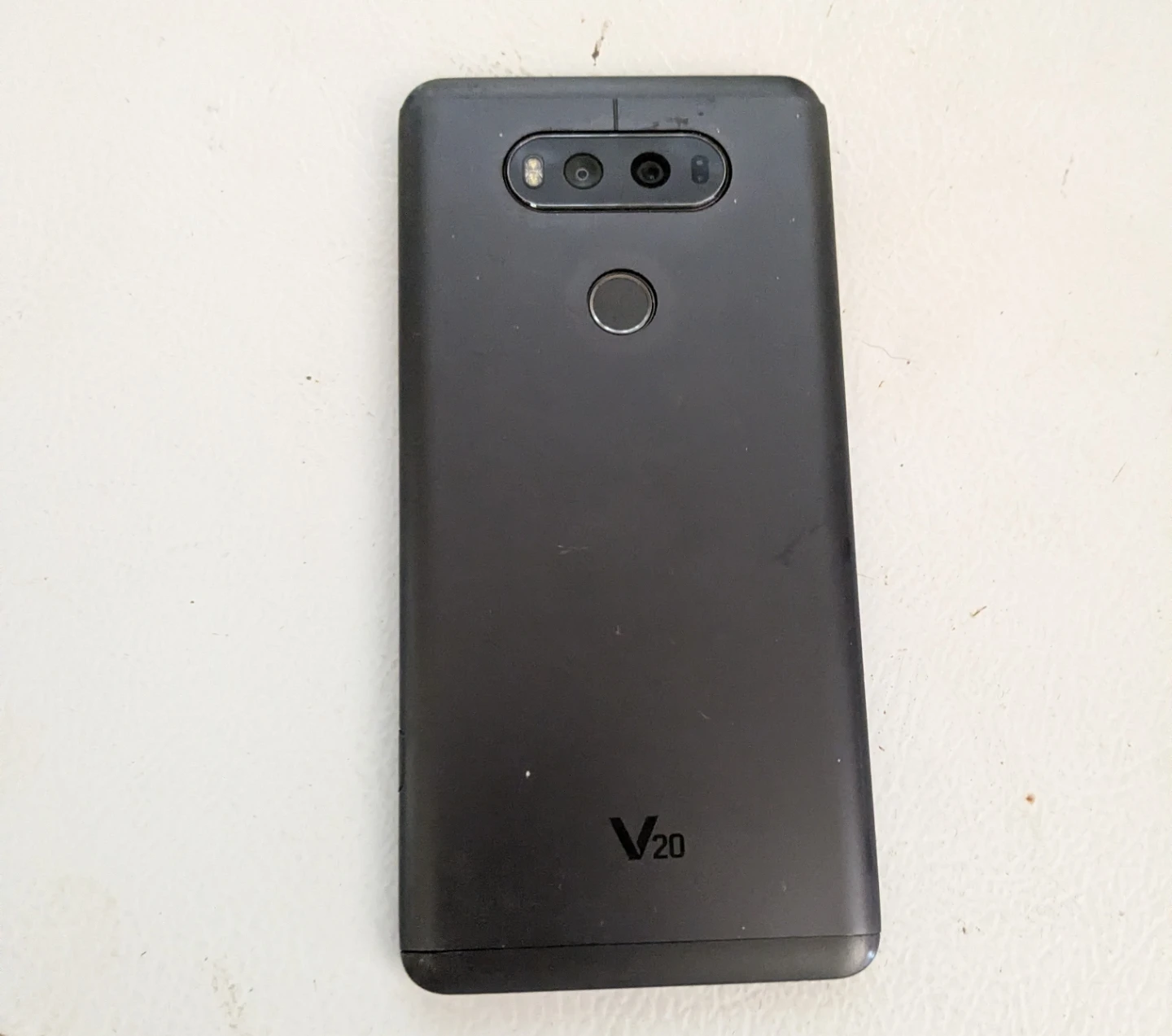 LG v20 ** needs battery** - photo 3