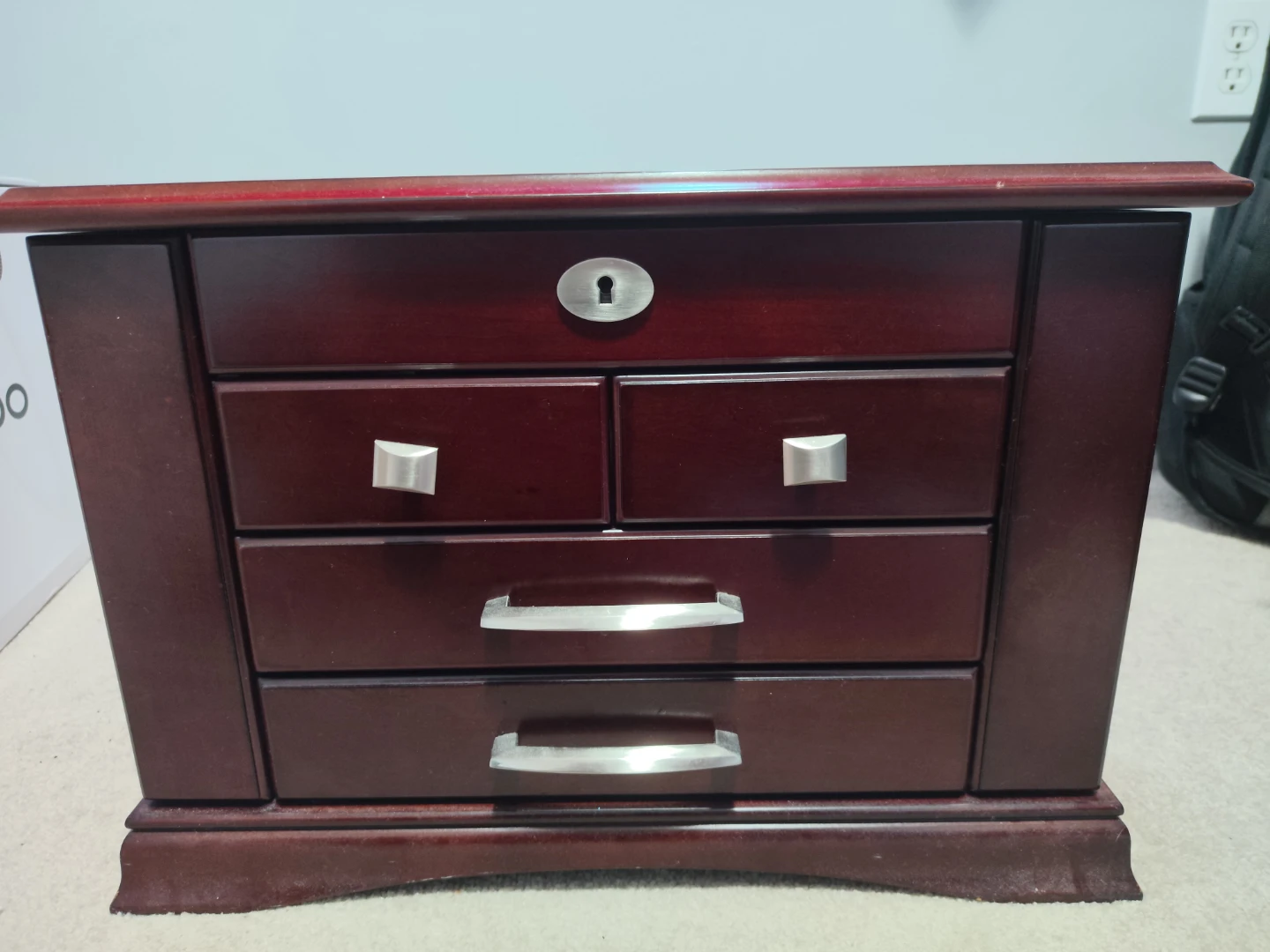 Jewelry box