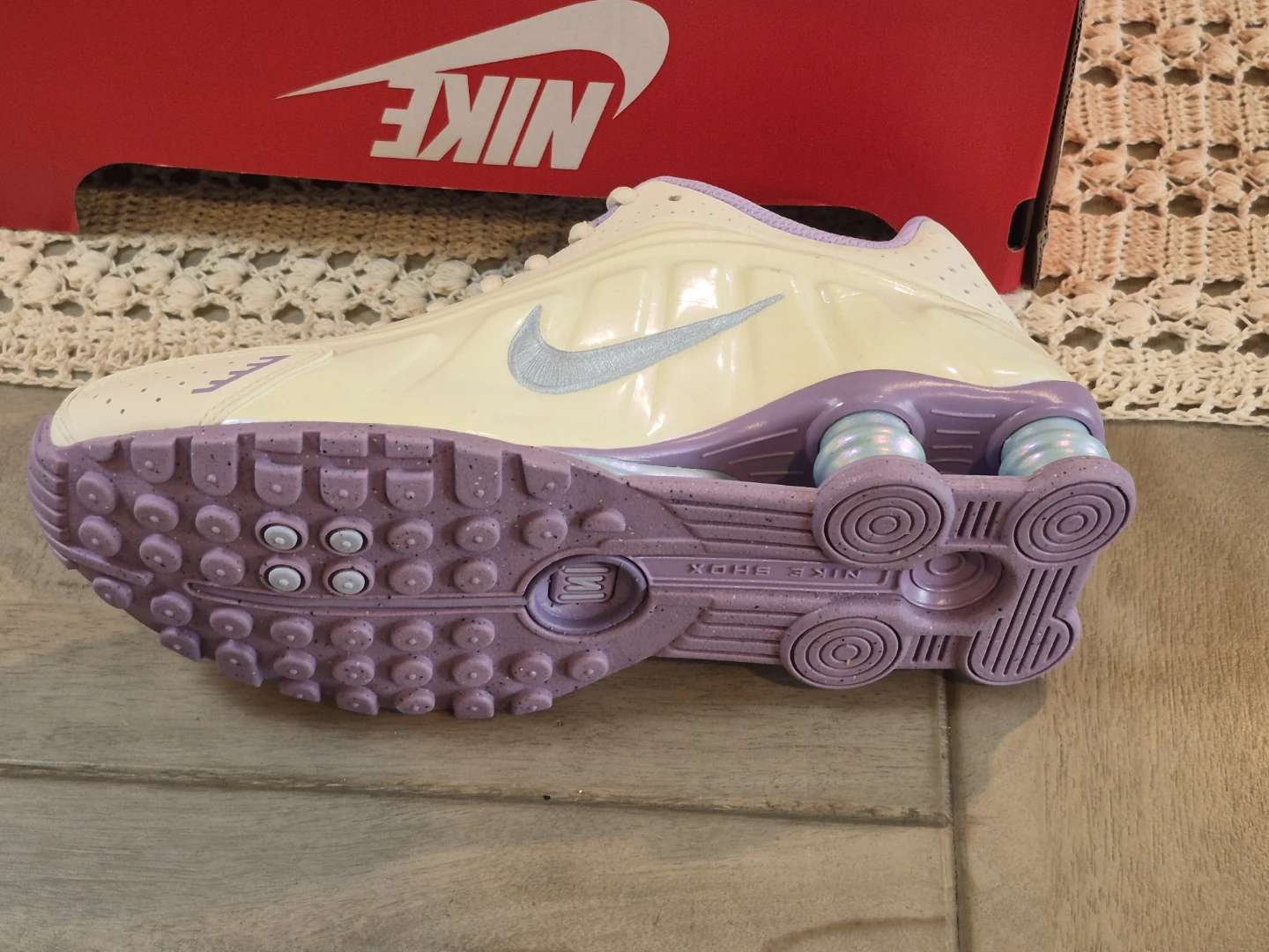 Nike Shox Sneakers 6.5Y or 7.5 women - photo 4