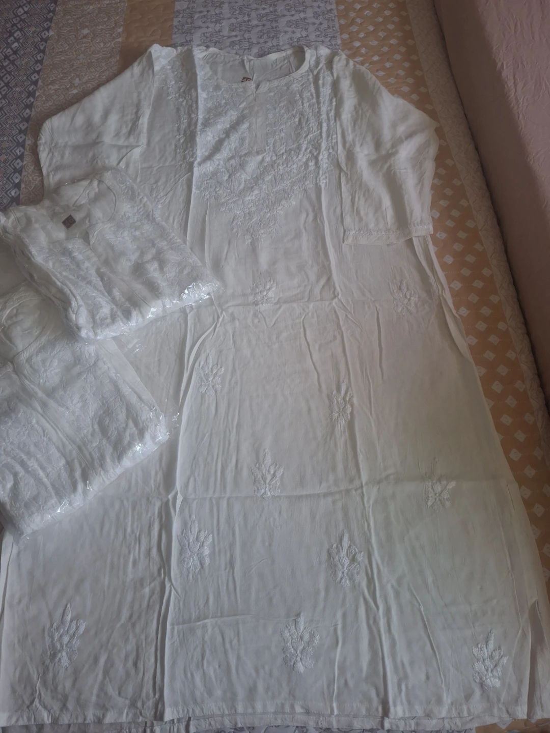 White Embroidered Kurti only - photo 3