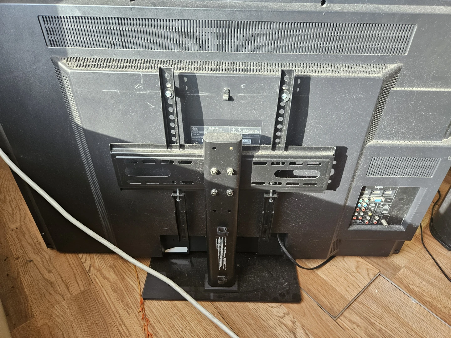 Toshiba Flat Screen TV - photo 2