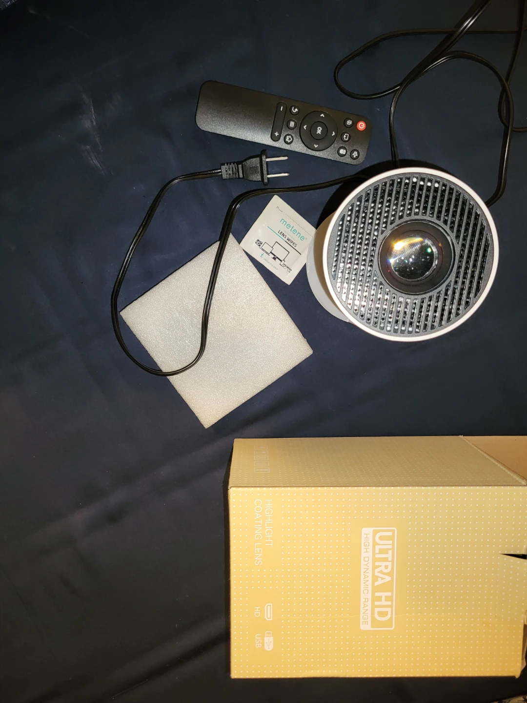 Metene HY300 Pro LED Projector - photo 2