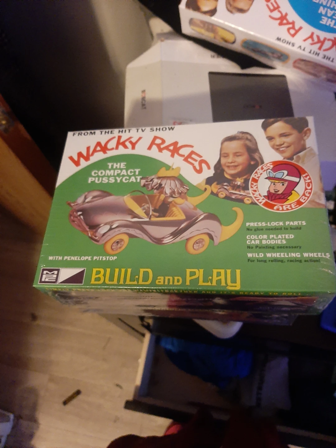 Wacky Races The Compact Pussycat Build and Play Model Kit