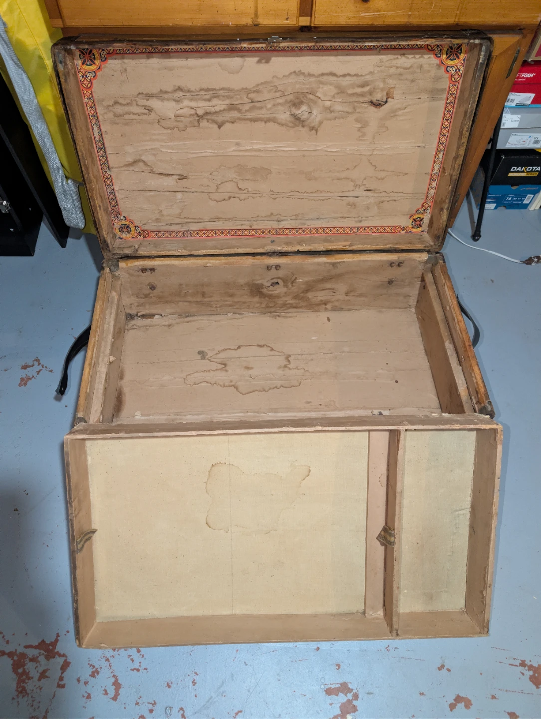 Antique Steamer Trunk - photo 3