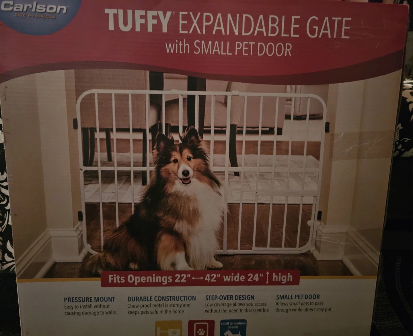 Carlson Tuffy Expandable Gate with Small Pet Door