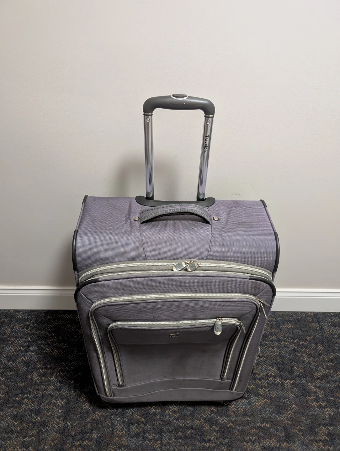 Travelpro 4 wheel Luggage Suitcase 25" AS IS Faulty Zipper