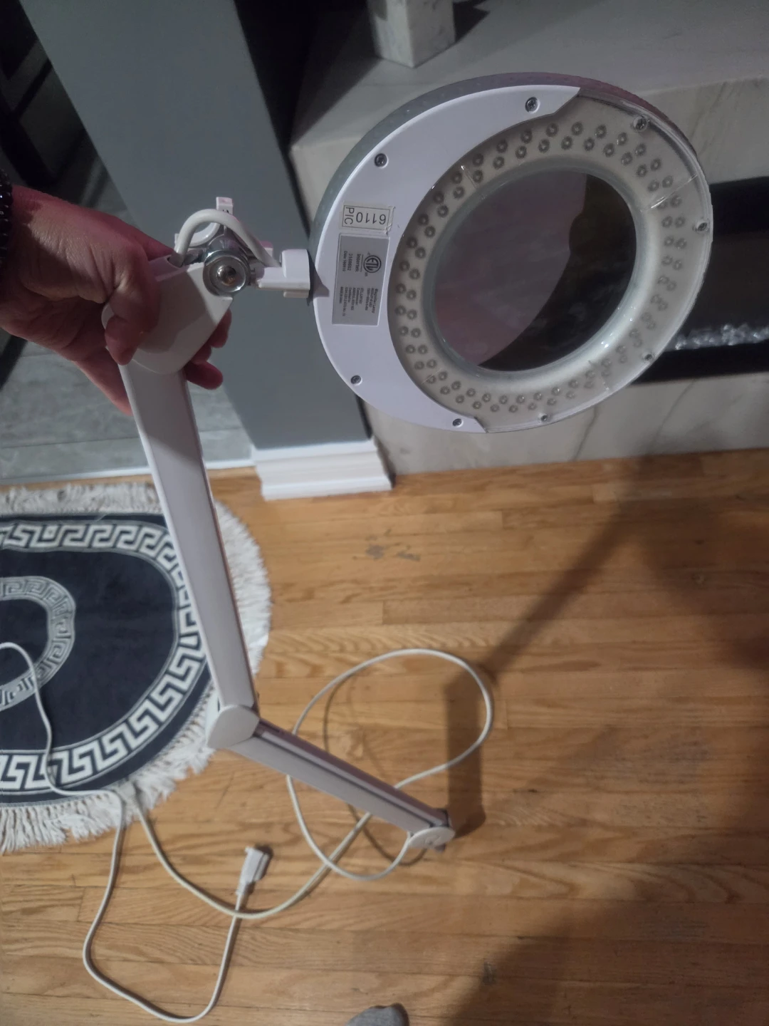 White Magnifying Lamp with LED Ring Light