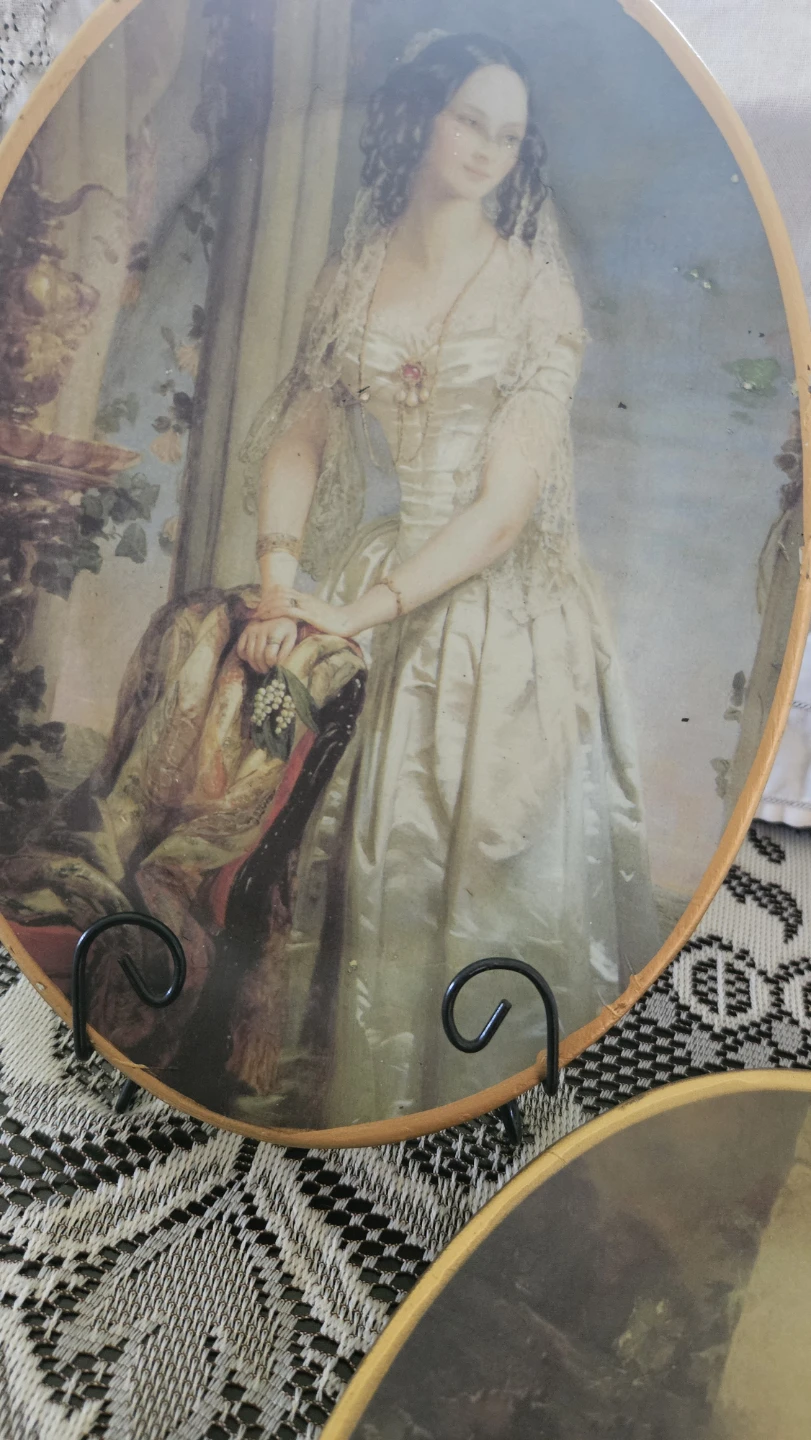Pair of mid-century ceramic portrait plaques💜 - photo 5