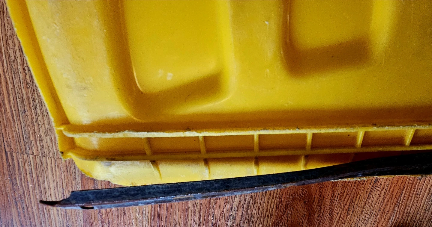 Plastic snow shovel with wooden handle ✨️ - photo 3
