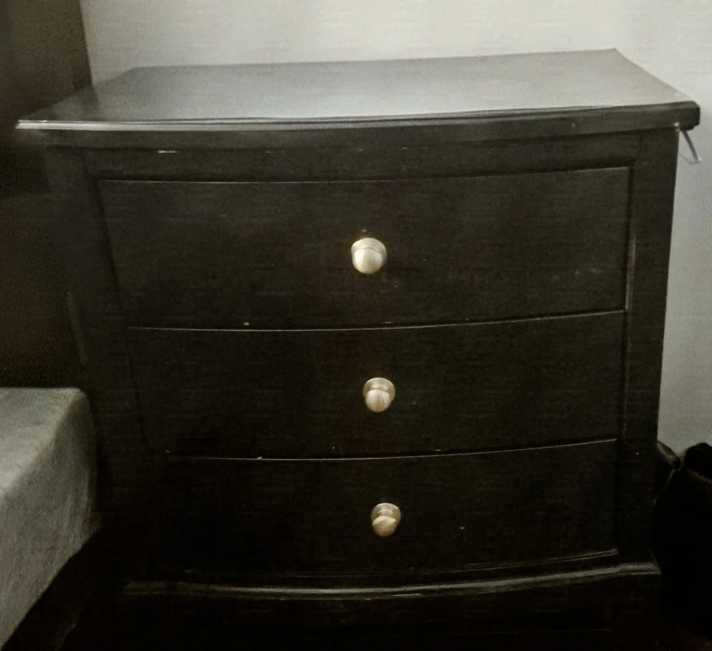 Solid wood total 6 pieces. Drawer Dresser & Matching  nightstand - photo 4