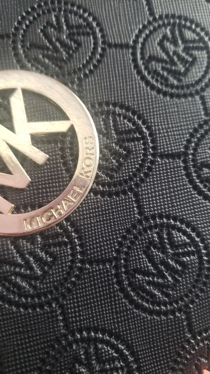 Michael Kors zip-around wallet - photo 4