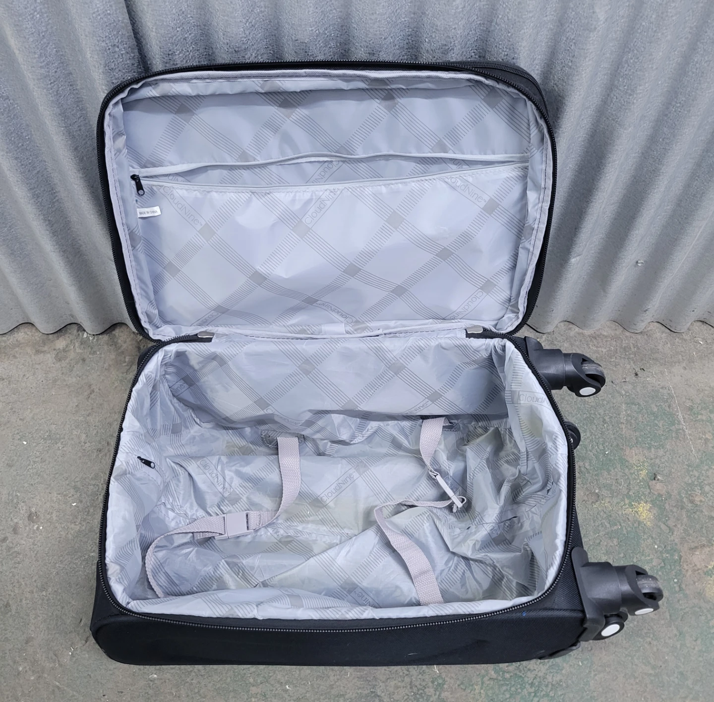 Cloud Nine Black Spinner Carry-on suitcase - photo 4