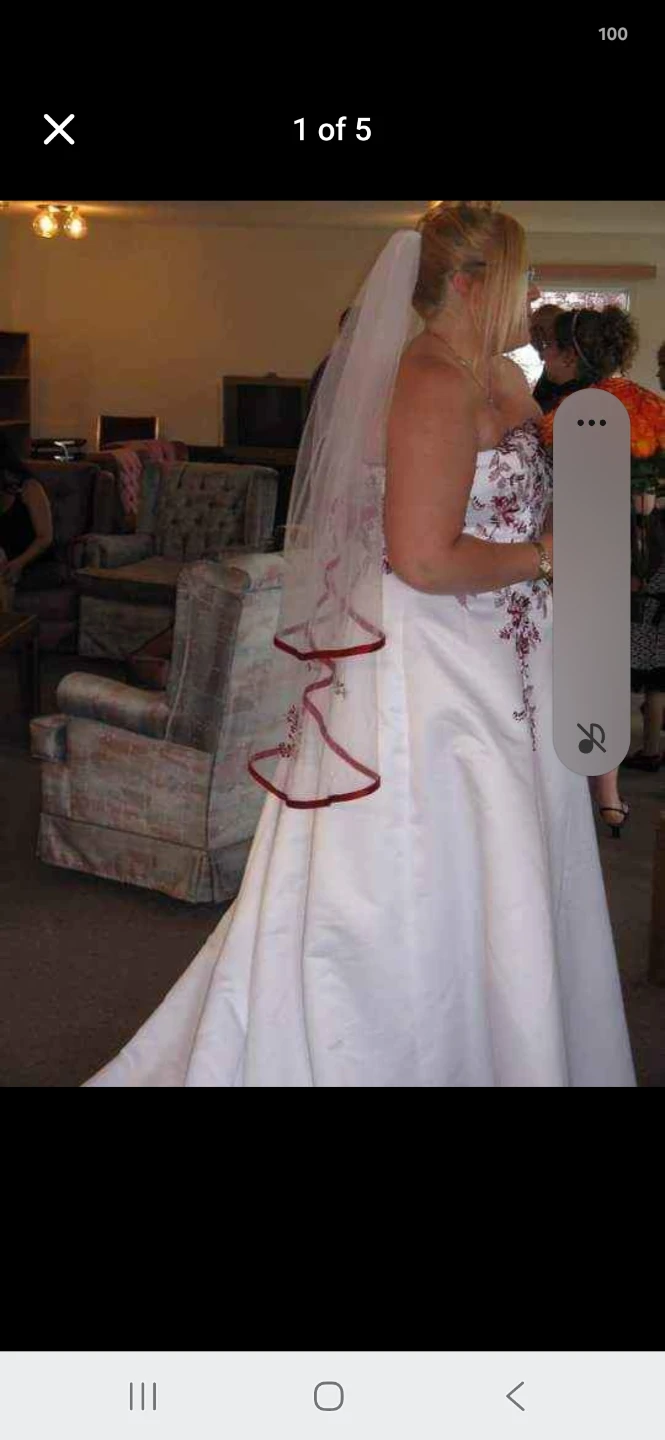 Wedding dress - photo 2