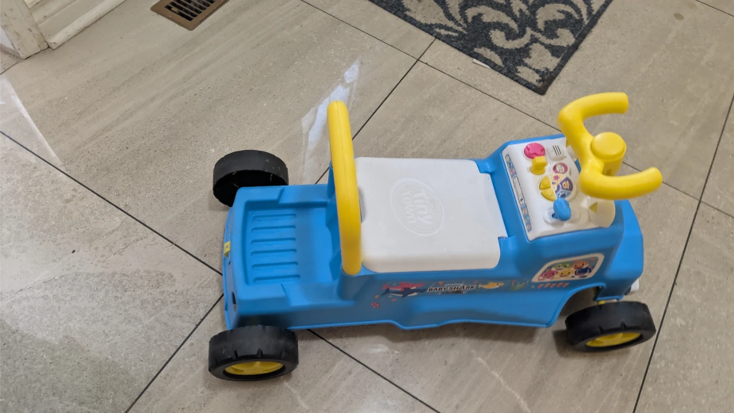 Baby Shark Ride-On Push Car - photo 3