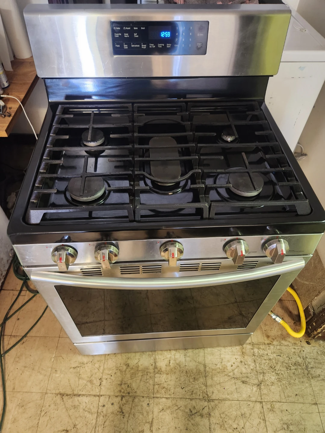 Samsung Gas Range - photo 2